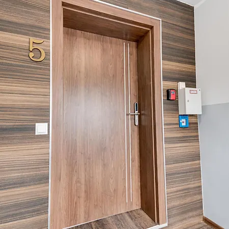 Vip Klimahaus: Spacious 4-room With Ac Apartment Vierraden